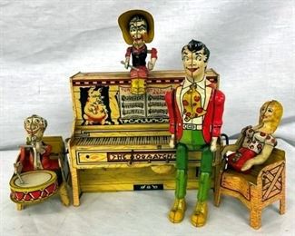 TIN LITHO DOG PATCH BAND KEYWIND TOY