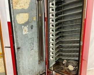 INSIDE VIE CAVALIER COKE BOX