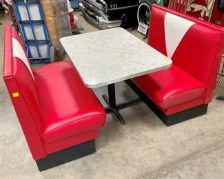 NICE RED/WHITE SODA SHOP BENCH
