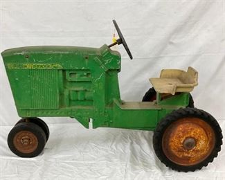 ERTL MODEL 20 JOHN DEERE PEDAL TRACTOR