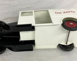 BOTTOM VIEW STEEL CRAFT 1933 TRUCK