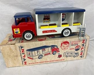 ORIG. NYLINT PEPSI TRUCK W/ ORIG. BOX