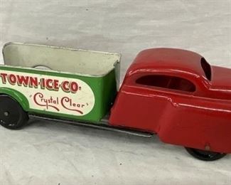 WYANDOTTE ICE CO. TRUCK