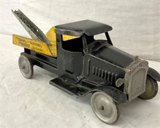 EARLY METALCRAFT TOW TRUCK