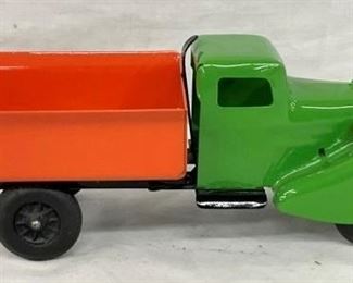 CLOSEUP OTHERSIDE WYANDOTTE 