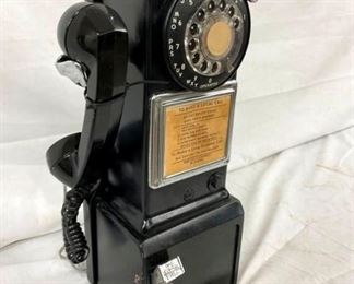 CLOSEUP WALL PAY PHONE