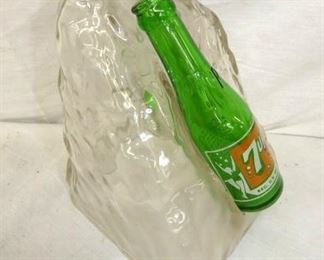 NICE UNUSUAL 7UP COUNTER PIECE