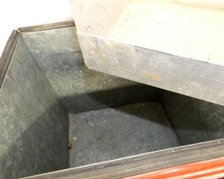 CLEAN INSIDE NICE COKE CHEST