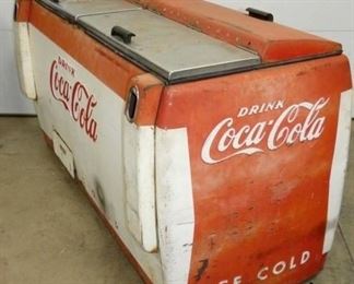 SIDE VIEW COCA COLA DRINK BOX