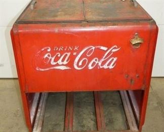 EMB. COCA COLA LIST TOP DRINK BOX