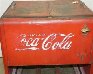 CLOSEUP EMB. COKE BOX