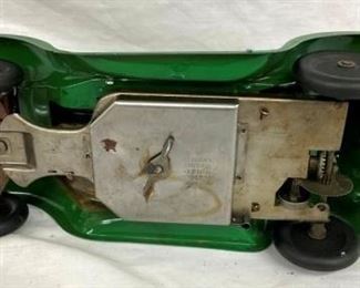 BOTTOM VIEW FOUR-WAY FRICTION CAR 