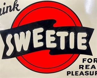 CLOSE UP EMB. SWEETIE TIN TACKER SIGN
