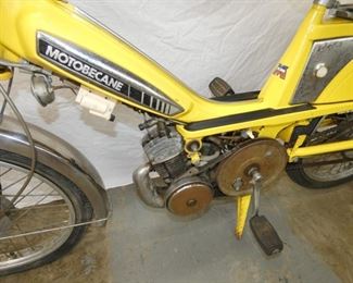 CLOSE UP MOTOBECANE MOBYLETTE