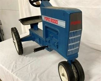 CLOSEUP PEDAL TRACTOR