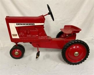 ERTL FARMALL 806 PEDAL TRACTOR