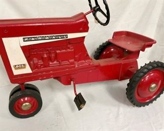 CLOSEUP PEDAL TRACTOR