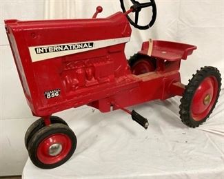 FARMALL INTERNATIONAL TRACTOR