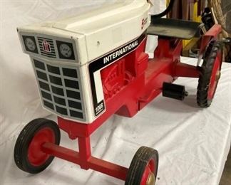 FRONT VIEW FARMALL INTERNATIONAL TRACTOR
