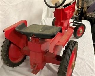 BACKVIEW FARMALL ERTL 404