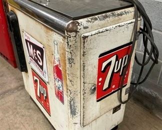 RIGHTSIDE 7UP BOX 33X38