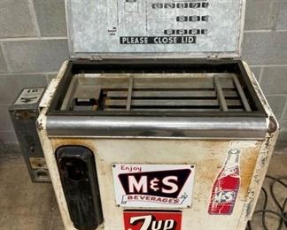 TOP VIEW W/LIFT TOP LID