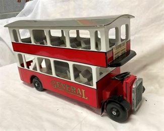 CLOSE UP SIDE 2 TRIANGTOIS TOUR BUS