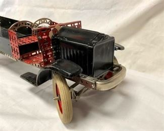 CLOSE UP FRONT END GILBERT ERECTOR TOY