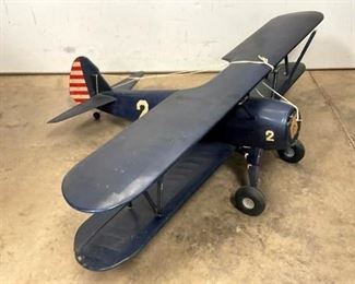 CLOSE UP OTHERSIDE AIRPLANE MODEL