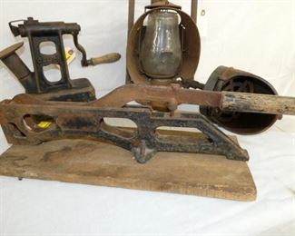 VIEW 3 EARLY TOBACCO CUTTER