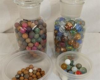 SEVERAL CLEAR/SOLID MARBLES