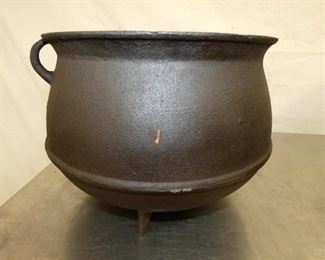 3G. CAST IRON FOOTED POT 