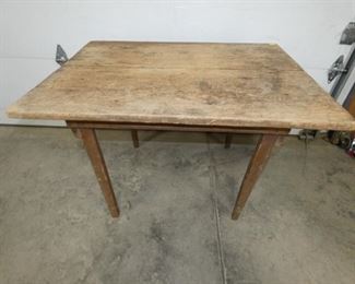 PRIM. 2 BOARD TOP COUNTRY TABLE