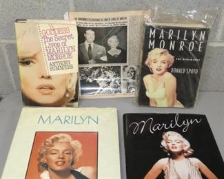 COLLECTION MARILYN MONROE ITEMS