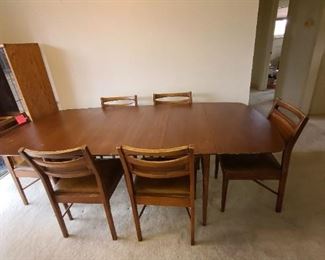 American by Martinsville Dining Table with 6 chairs 