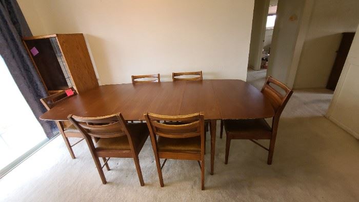 American by Martinsville Dining Table with 6 chairs 