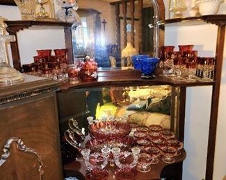 Corner display shelf