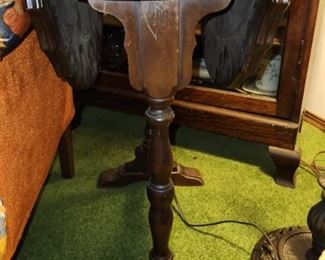 Drop leaf side table