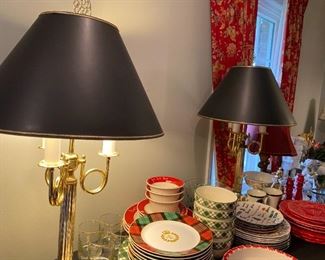 Matching lamps and large selection of Christmas items.
