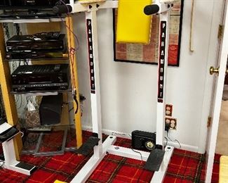 Paramount armrest ab workout machine