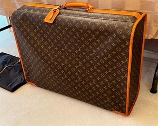 Louis Vuitton Pullman travel suitcase