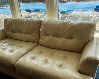 LEATHER SEATING NOOK