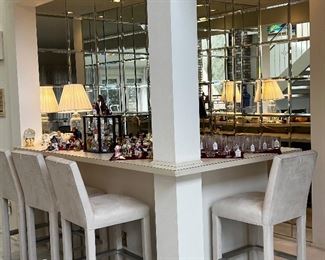 Set a four barstools