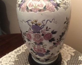 Fine Porcelain Floral Base Table Lamp