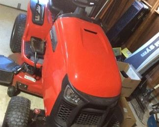SNAPPER Riding Mower Like-new!