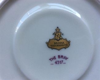 VINTAGE- THE BRAY- BAVARIA TIRSCHENREUTH
( GERMANY) GOLD BORDER WITH CREAM, Large Set of Fine China.