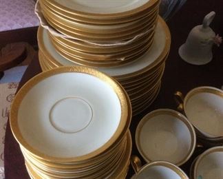 VINTAGE- THE BRAY- BAVARIA TIRSCHENREUTH
( GERMANY) GOLD BORDER WITH CREAM, Large Set of Fine China.