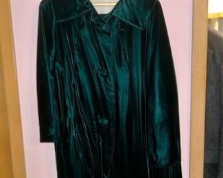 AMAZING GREEN VELVET VINTAGE COAT