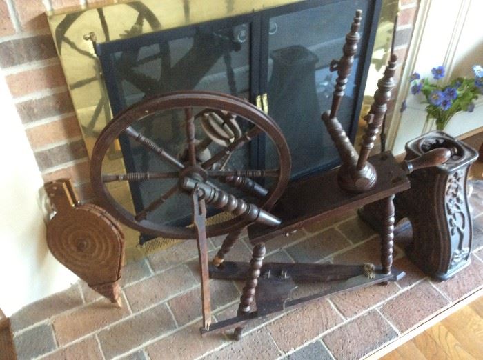 Antique Yarn Spinning Wheel
