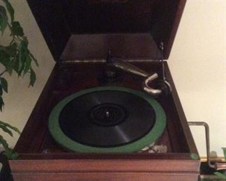 Antique Victor Victrola Phonograph